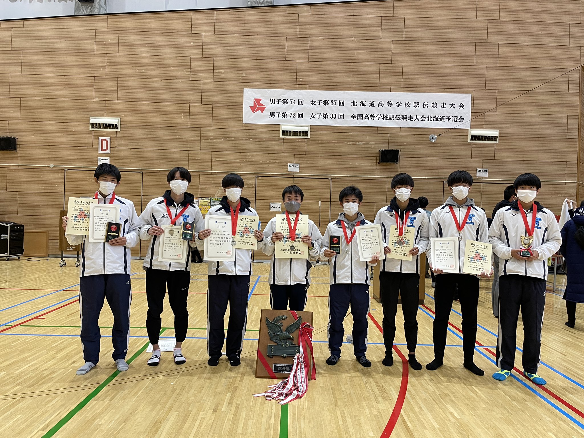 東海大札幌高校陸上部 北海道高等学校駅伝競走大会が終わりました 東海大札幌は男子第2位2時間9分36秒 女子は第9位1時間27分11秒でゴールしました 全力を尽くし走ることができました 応援してくださった皆さんありがとうございます T