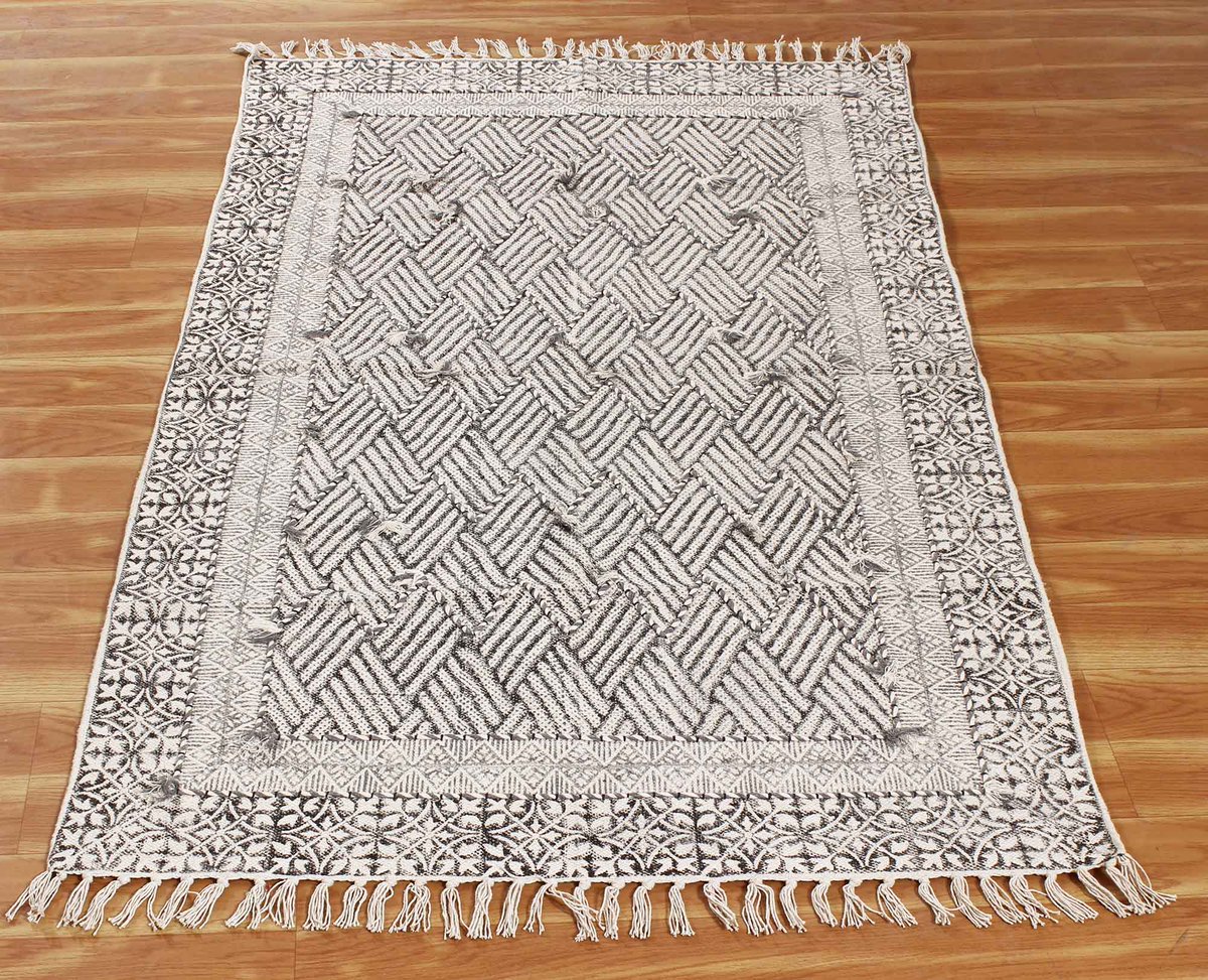 Casavanihomes's tweet photo. Decorative boho kilim cotton dhurrie (https://t.co/QYXl6SvAfK)

#Livingroomrugs #arearug #bedroomrugs #decorativerug #kitchenrug #rugs #modernrug #bohorug  #handmaderugs #flatweaverug #dhurrierugs #smallrug #kilim #bohoarearug https://t.co/JlRxAhcLy7