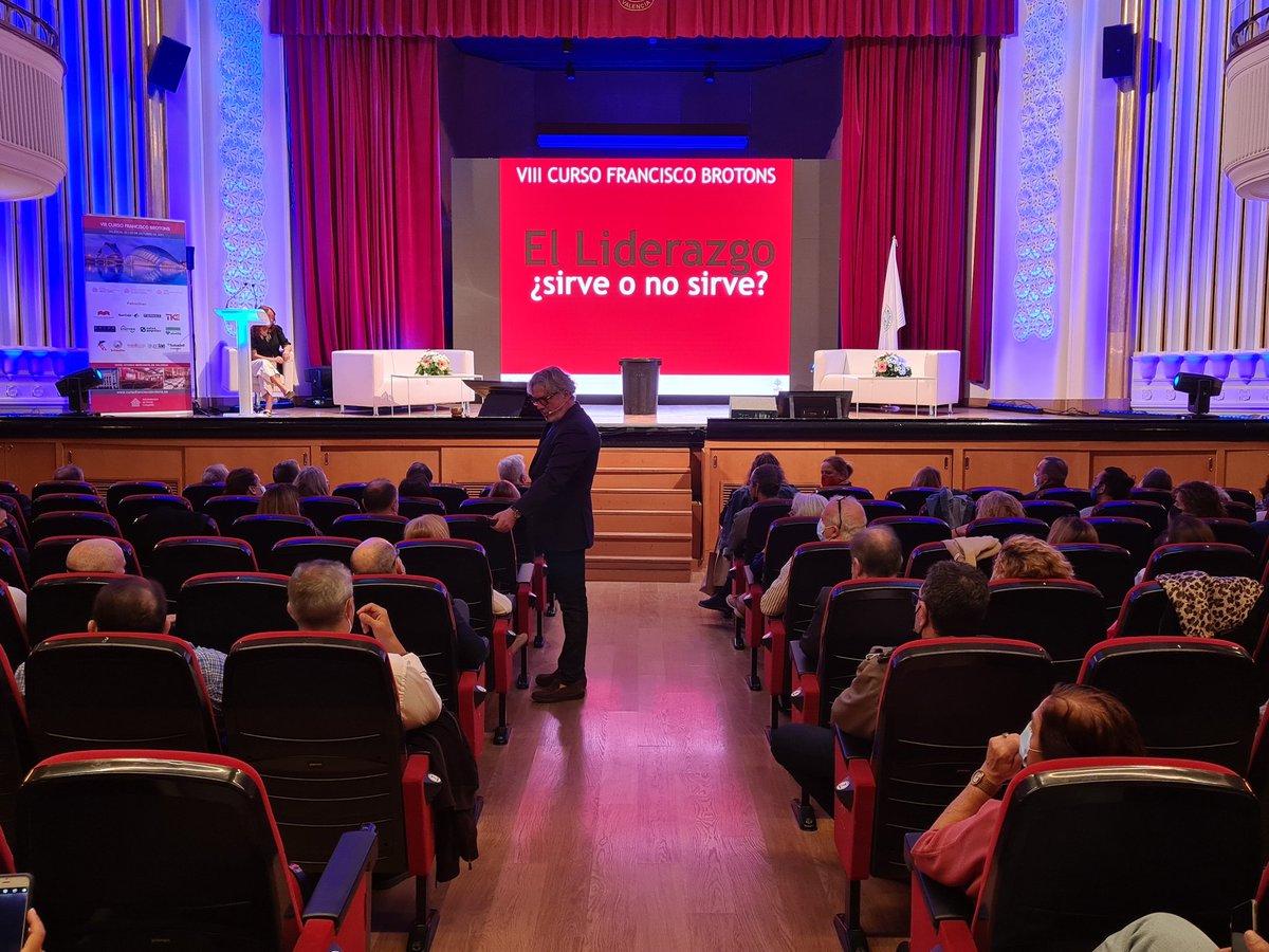 Gran éxito ayer con 180 colegiados en la inauguración de la octava edición del curso Francisco Brotons. La formación es esencial para los administradores de fincas colegiados. Ahora en Ateneo Mercantil Valencia la ponencia sobre liderazgo del coach Alain Manzano.
 <a href="/alainmanzano1/">Alain Manzano</a>
