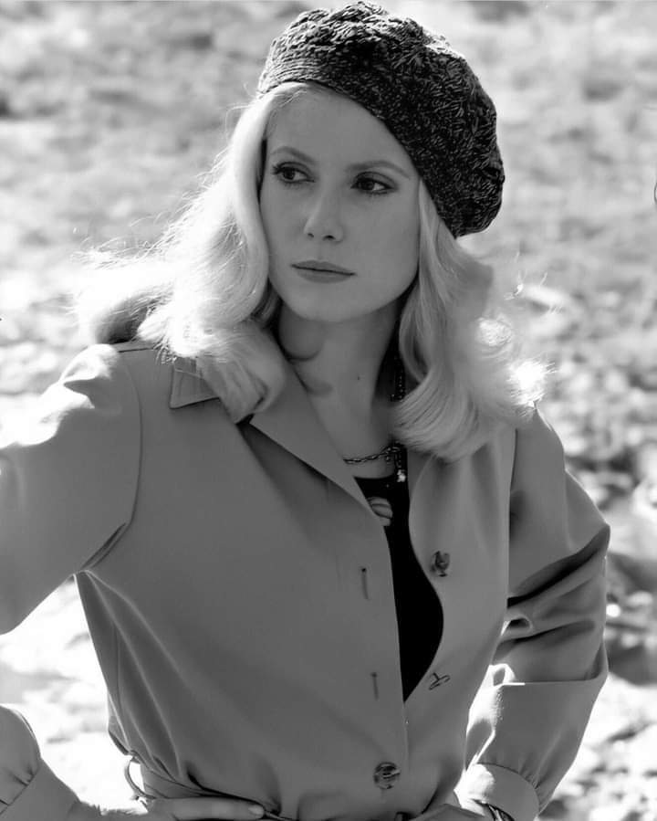 CATHERINE  DENEUVE
HAPPY BIRTHDAY!!! 