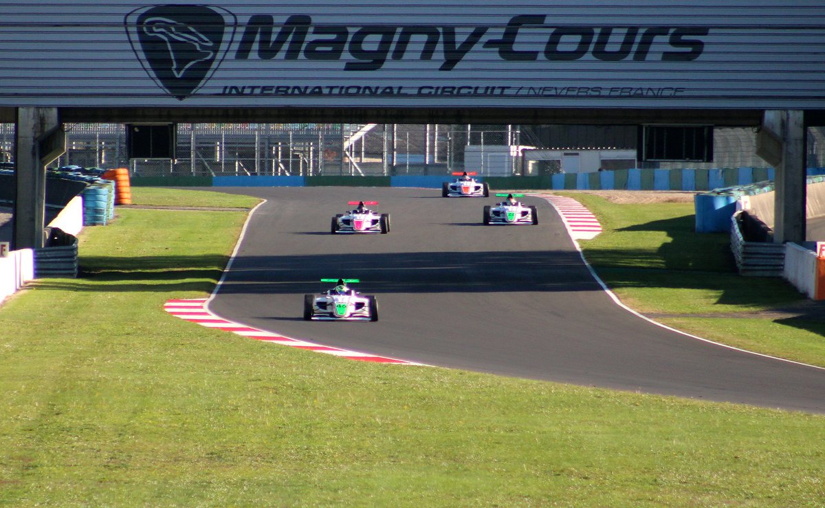 AlexHodicq's tweet photo. Qualification de la #FrenchF4 c'est parti !! 🔥 #F4FFSA https://t.co/JB3ubEhy1s