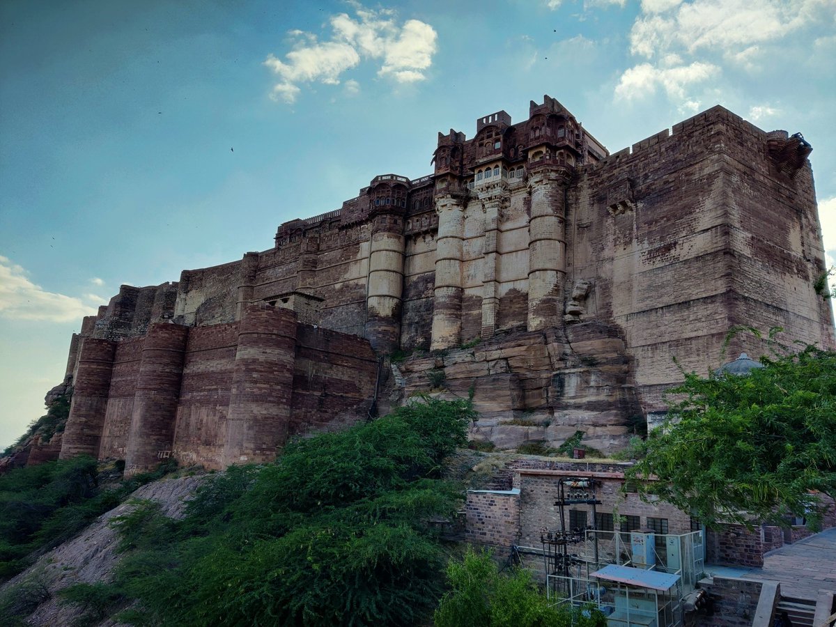The_Chahamana's tweet photo. The exquisite Mehrangarh 😍❤️
#Mehrangarh #Jodhana #Rajputana https://t.co/tbRSzw0PnS