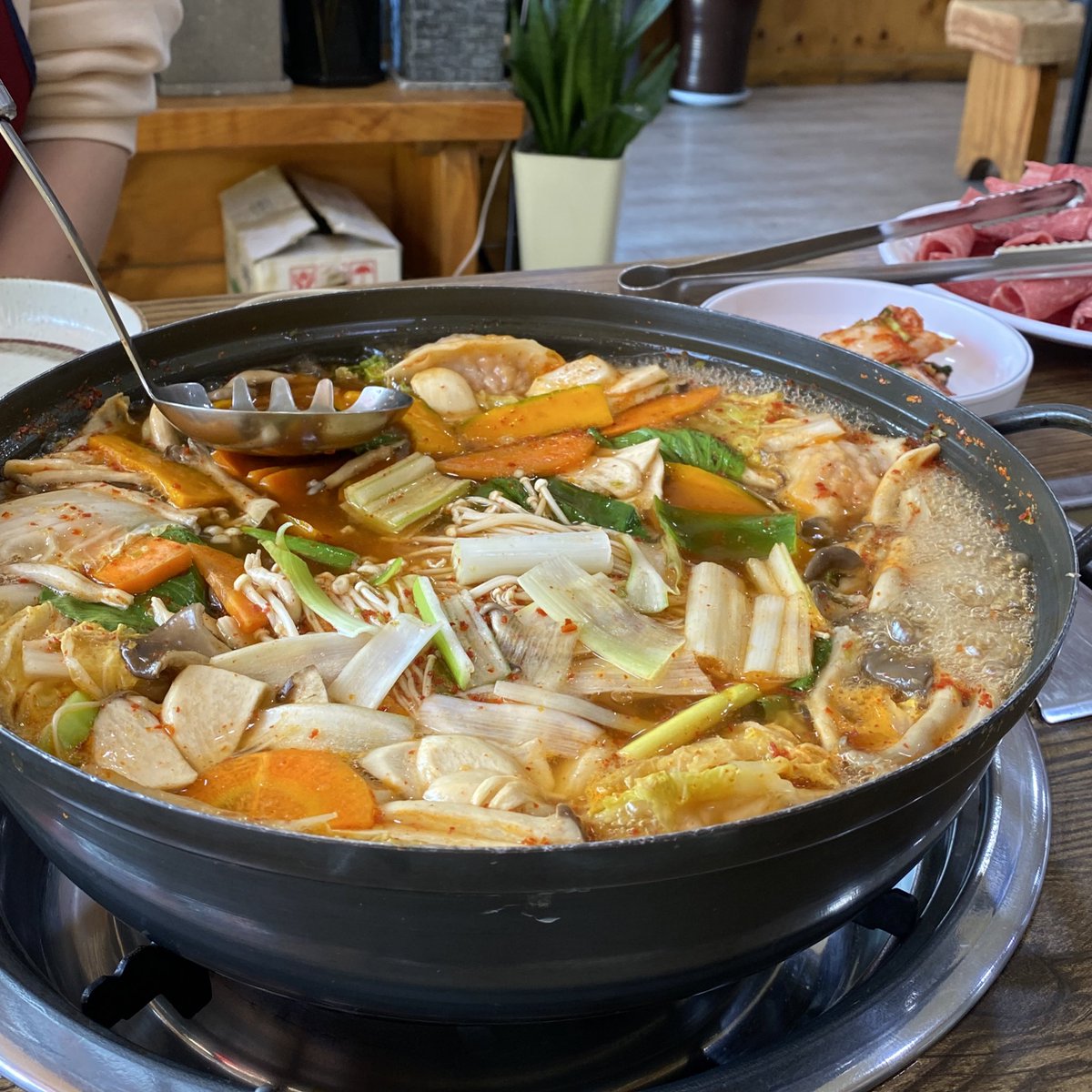 museeaum's tweet image. 일상보고
1. 백신2차 맞앗어요
2. 담날 몸살와서 갓이레놀 먹구 자느라 하루날림..
3. 오늘 점심메뉴 얼큰만두전골