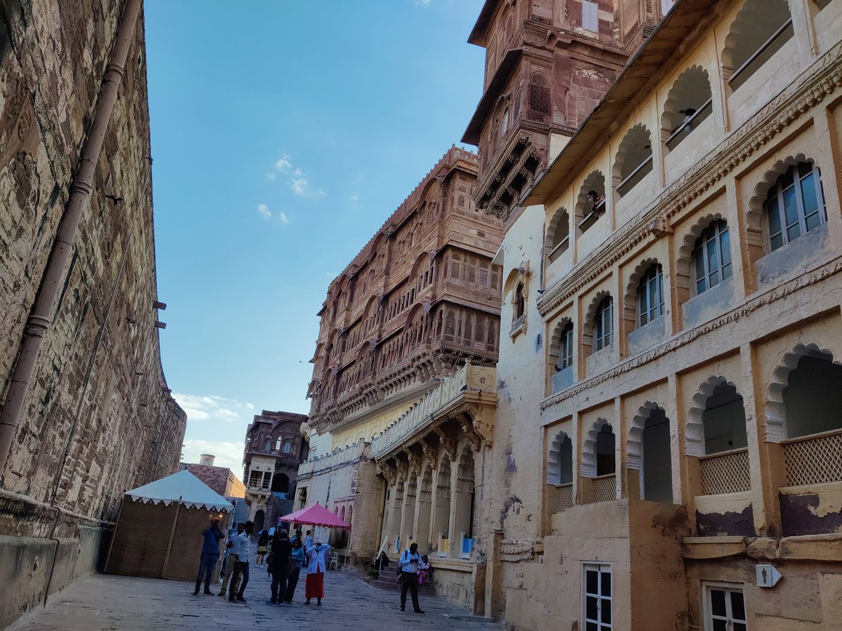 The_Chahamana's tweet photo. The exquisite Mehrangarh 😍❤️
#Mehrangarh #Jodhana #Rajputana https://t.co/tbRSzw0PnS