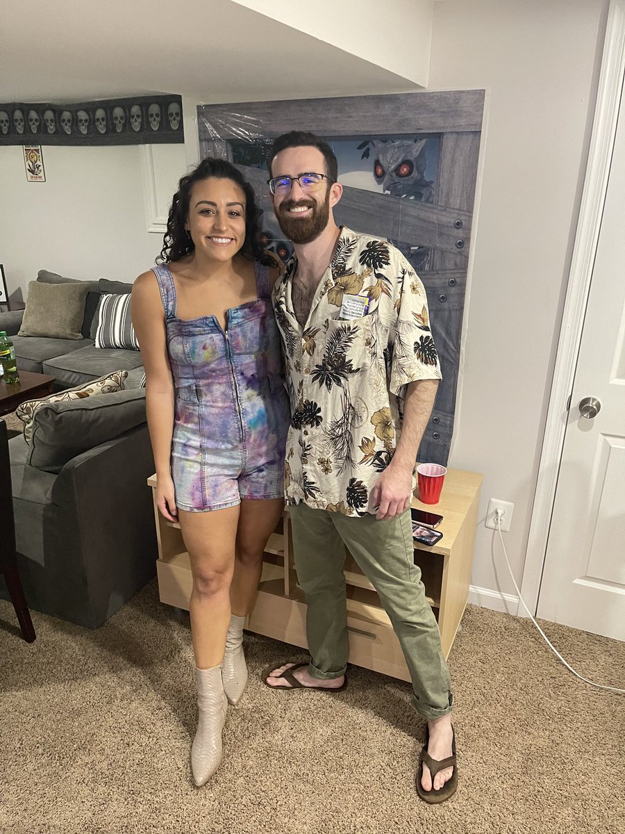 rachlamoore's tweet photo. @Sethrogen made this vase (i’m the vase) https://t.co/h1Tzr1GqZN