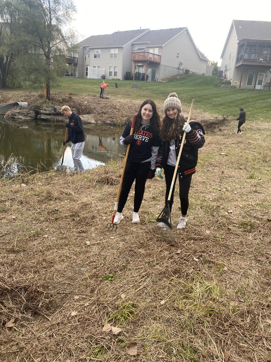 Our students are spending their Saturday morning helping their community! This is the start of our PC Clean Up Project. #serveoverself <a href="/PCHSHalls/">PCHS Halls</a> <a href="/PlatteCountyR3/">PlatteCountyPirates</a>
