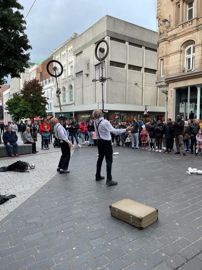 fringe_lpool's tweet photo. These pillars of Circus mastery LuckyJim&amp;Alex - what a duo! Seriously sensational show in the City centre of Liverpool! “A unique visual Juggling Duo” 30 years in the Edinburgh festival circuit! Now they’re here in #Liverpool for @fringe_lpool 🎭🎩🍁❤️🤯 https://t.co/xU4dFfaZV2
