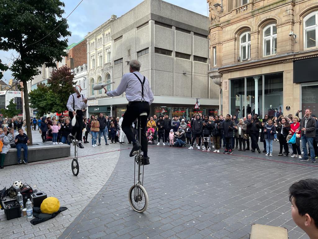fringe_lpool's tweet photo. These pillars of Circus mastery LuckyJim&amp;Alex - what a duo! Seriously sensational show in the City centre of Liverpool! “A unique visual Juggling Duo” 30 years in the Edinburgh festival circuit! Now they’re here in #Liverpool for @fringe_lpool 🎭🎩🍁❤️🤯 https://t.co/xU4dFfaZV2