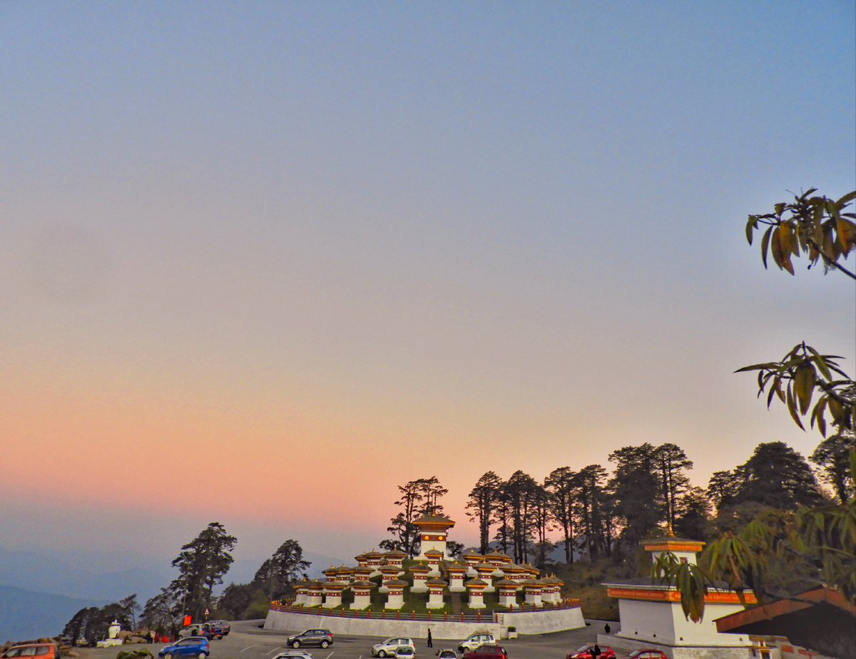 inside_bhutan's tweet photo. Beautiful 108 Druk Wangyel Chortens at Dochula adorned with naturally painted sky in backdrop❤❤
.
.
.
Photo copyright @inside_bhutan_
.
.
.
#dochula #thimphu #bhutan https://t.co/aizGEbSgZW