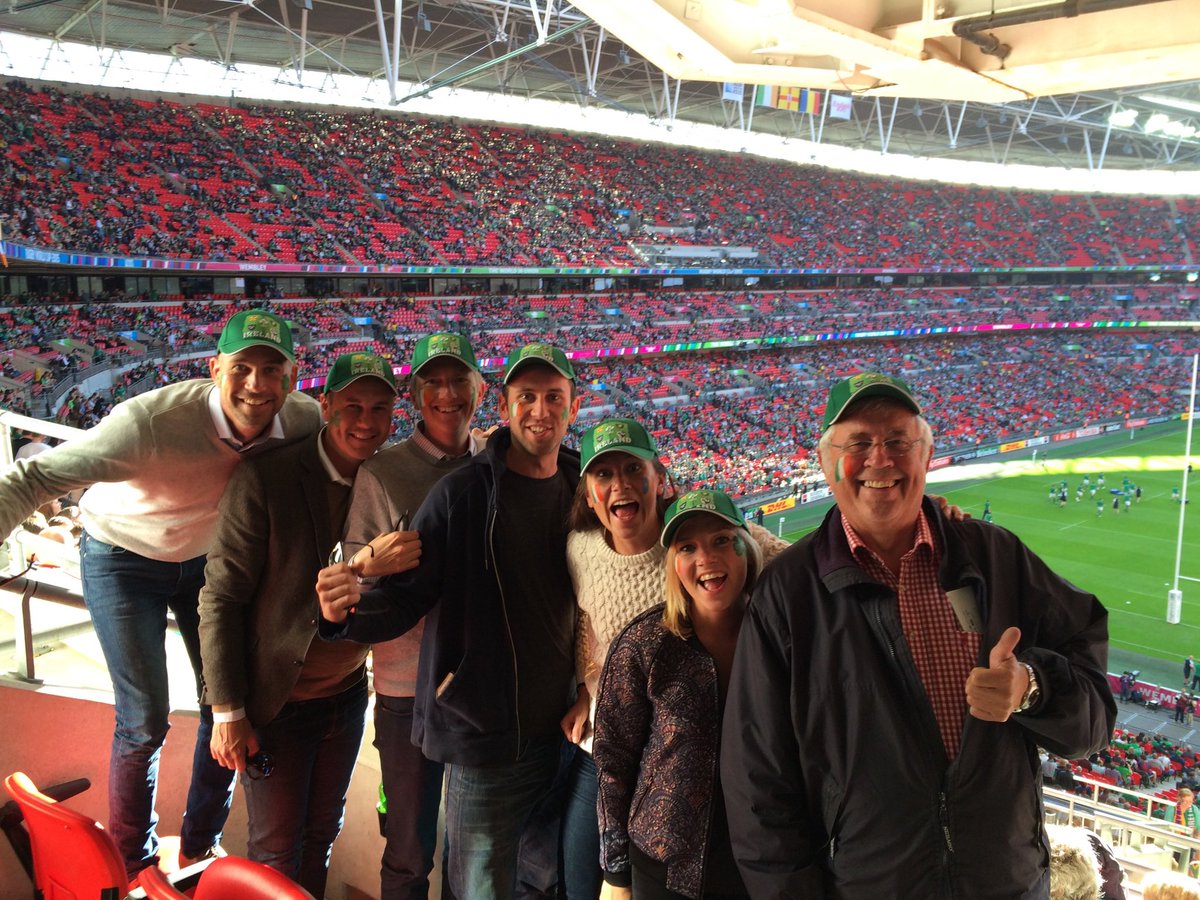 Har haft en private box på Wembley på rugby-vm. 89000 pers! Och jag med familj i en private box. Stort!