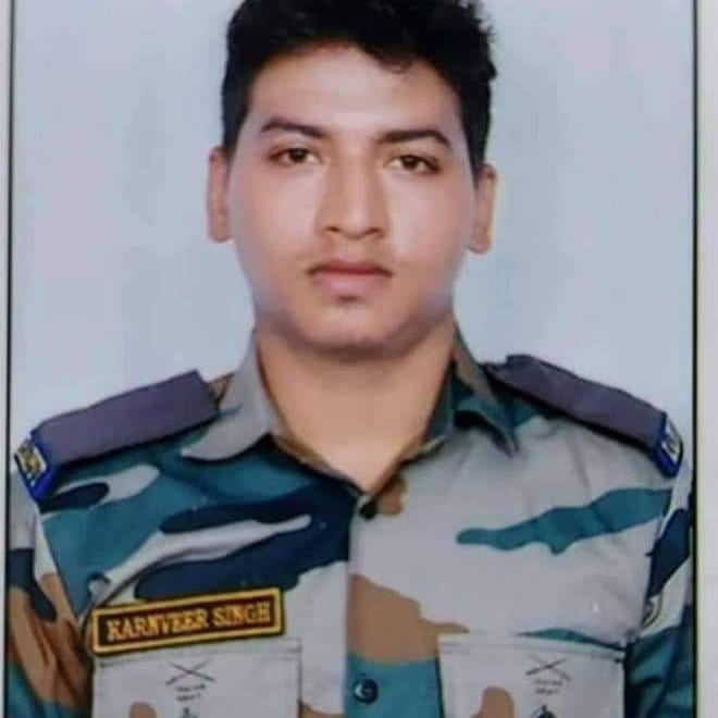KaranPandey5662's tweet photo. #Karanveer_Singh
असली शेर जिसने 2 आतंकियों को ढेर कर दिया था लेकिन सरकारी तंत्र मे�� भ्रष्टाचारियो की भूख से बनी एक कथित बुलेटप्रूफ़ हेलमेट पर भरोसा कर के दुश्मन की गोली का शिकार हो गया 😭 भगवान इस वीर योद्धा को अपने श्रीचरणो में जगह दे🙏🏻
वीर करण अमर रहे 🙏🏻
शत शत नमन 💐 https://t.co/WYsCezb2rY