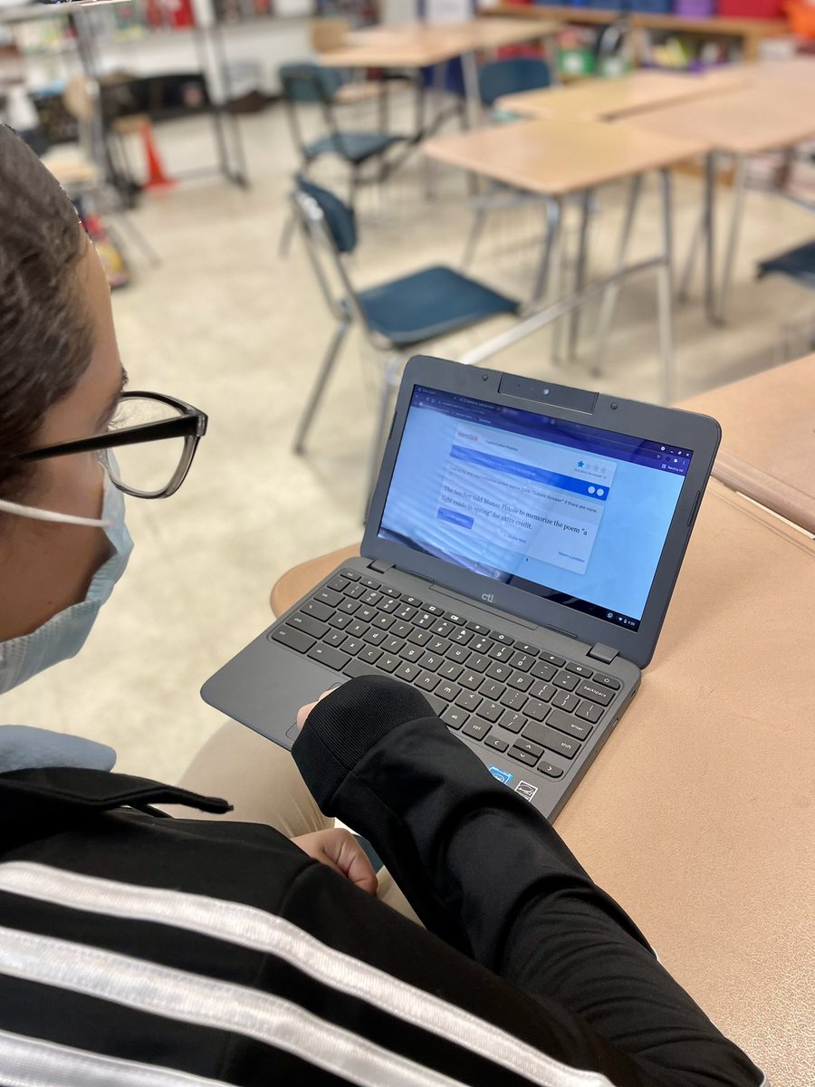 HamiltonMS1's tweet photo. 6th Grade scholars engaging in Bilingual Intervention with Mr. Martinez. #TeamHISD #DualLanguage #HighlyFocused @MrsAgnew18 @MrsIKnight @EJohnsonHISD @Santos4HISD @HoustonISD @TeamHISD @HISDSupe @HISDMultiPrgms @MrsAguasTweets @JobsonMath @dbernal08 @ahmslibrarytech @AHMSPTO https://t.co/t5wjxztETT