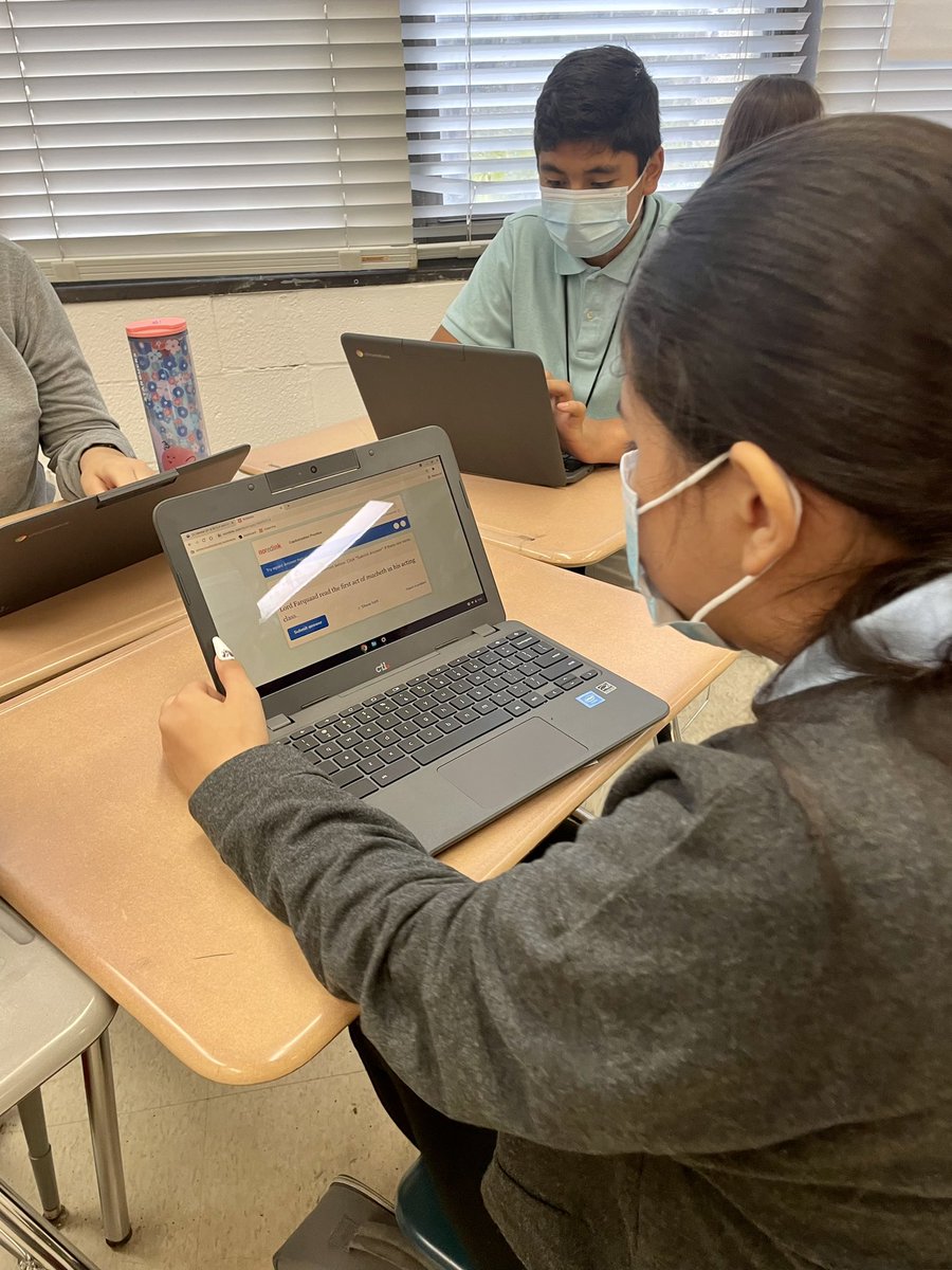HamiltonMS1's tweet photo. 6th Grade scholars engaging in Bilingual Intervention with Mr. Martinez. #TeamHISD #DualLanguage #HighlyFocused @MrsAgnew18 @MrsIKnight @EJohnsonHISD @Santos4HISD @HoustonISD @TeamHISD @HISDSupe @HISDMultiPrgms @MrsAguasTweets @JobsonMath @dbernal08 @ahmslibrarytech @AHMSPTO https://t.co/t5wjxztETT