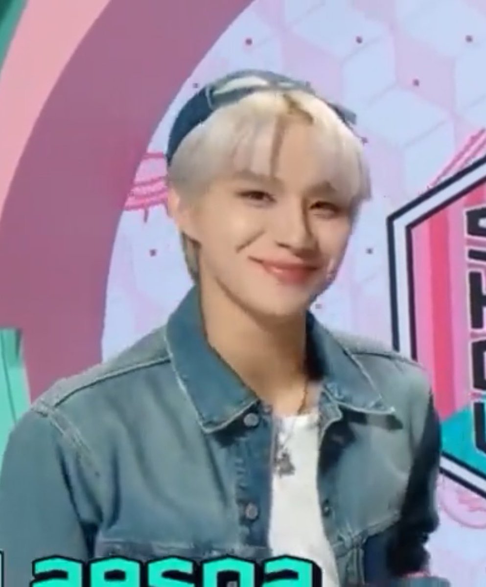 WildLily__'s tweet image. Couldn’t watch you today but you look SO GOOD in denim 💙👄💙 so happy to see you enjoy doing your work and dancing to other groups songs 😆 you did well today too mc kim jungwoo 💙✨ #LovelyDayWithMCJungwoo
#음악쩡심과_기분좋은_토요일_돼
#Sticker3rdWin
#JUNGWOO  #정우  #NCT127