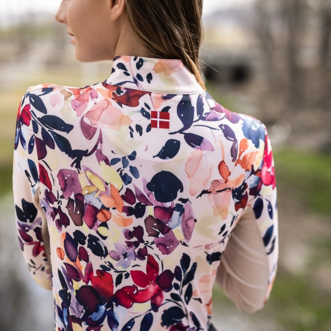 A pattern that will not miss the mark! The new Kastel Denmark in 1/4 Zip Long Sleeve Print Sun Shirt in Watercolor Floral is absolutely stunning 🍂
.
.
.
.
#kasteldenmark #sunshirt