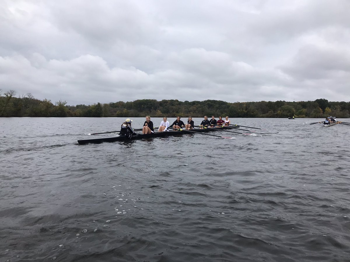 Varsity 8 heading to the start. Go Eagles!