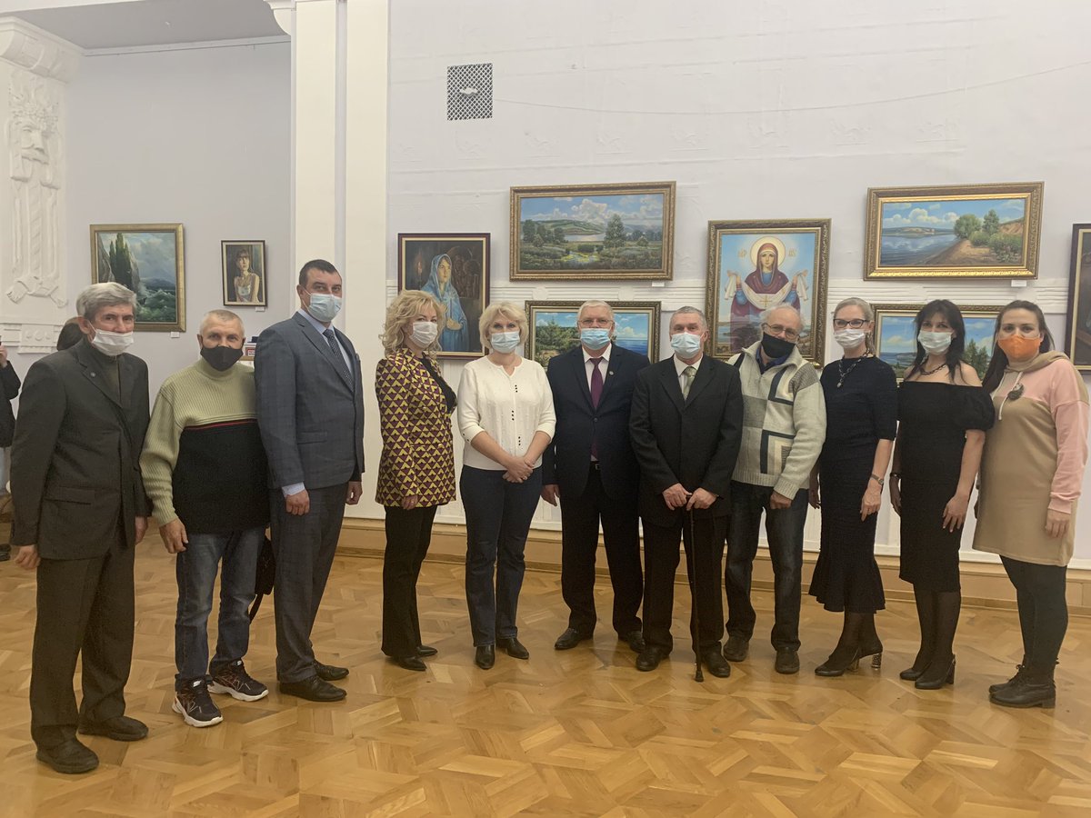 Olya02531655's tweet photo. 21 октября в арт-фойе ЦРК Художественный открылась выставка художников из м.р.Приволжский  Владимира и Марины Федотовых «Кистью души». Портреты земляков, пейзажи уникальной природы Приволжья, жанровые полотна - все картины пропитаны светом и любовью настоящего Народного искусства https://t.co/5aIWo2cawR