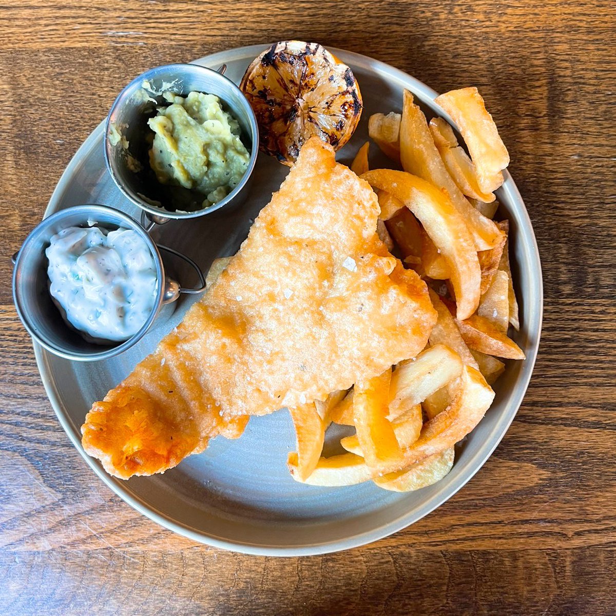 Traditional Saturday scran 🤤🍟🐟

#dockyarddidsbury #dockyardpub #didsbury #didsburylife #didsburyvillage #didsburyliving #didsburydrinks #didsburypubs #traditionalpubfood #pubfood #saturdayvibes #fishandchips