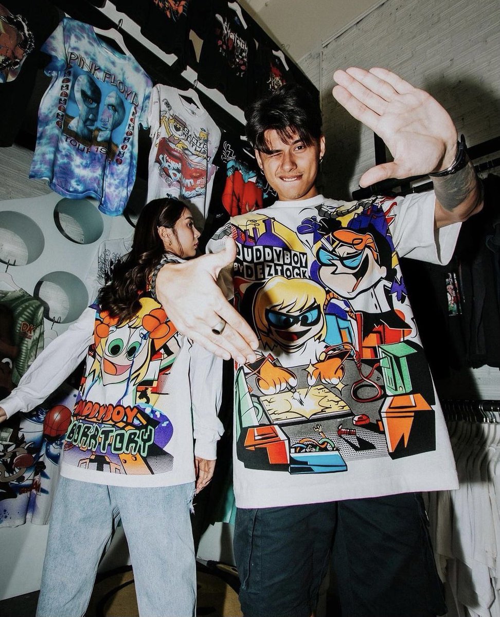 NDPark_official's tweet photo. deztockbkk から懐かしのアメリカアニメ"デクスターズラボ"のビッグTEEが登場🇺🇸！！！

▼▼▼▼▼▼▼▼▼▼▼▼▼▼▼▼
ONLINE STORE
https://t.co/7OK1wHoGAC

#アジアンファッション #バンコクファッション #ストリートファッション #バンコク #タイ語 #タイブランド #アジアンストリート https://t.co/BflV60xLvO
