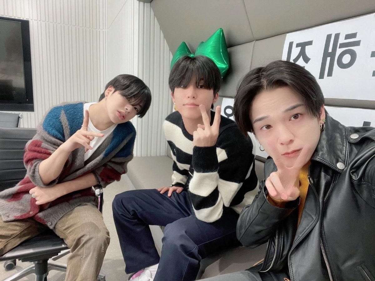TREASUREBrasil's tweet photo. 📸 [WEVERSE|TRAD] 23.10.21: Atualização de Asahi no Weverse Moment.

“O segundo café está aberto, se apressem e venhem conhecer. Nos vemos em breve”

#ASSHI #YOONJAEHYUK #PARKJEONGWOO #TREASURE #トレジャー 
@treasuremembers 

ENG: weversetrsr
PT-BR: TREASUREBrasil ~🦁 https://t.co/1fFDTveC9X
