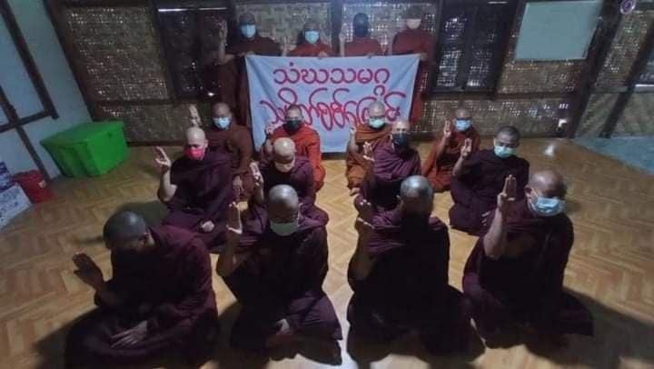 Khithitofficial's tweet photo. မန္တလေး သံဃသမဂ္ဂ သပိတ်စစ်ကြောင်း ဆရာတော်များ ဦးဆောင်ကာ ယနေ့ အောက်တိုဘာလ ၂၃ ရက်နေ့တွင် ပရိတ်ရွတ် မေတ္တာပို့ပြီး အကြမ်းဖက် စစ်ကောင်စီ တော်လှန်ရေး လှုပ်ရှားမှုပြုလုပ် https://t.co/x2lXqzBi2Y