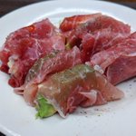 おつまみにも良さそう!生ハムでアボカドやチーズを巻いた、餃子風レシピ!