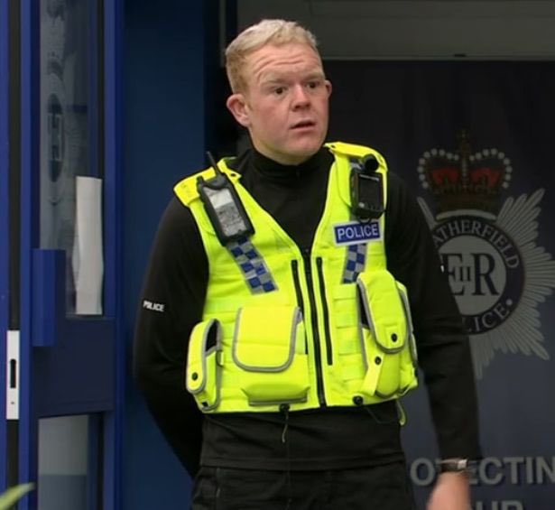 randomstuffxzxz's tweet image. Ok there was literal mayhem on Coronation Street but where was he???