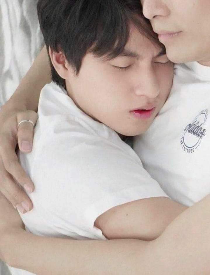 jscayaw's tweet photo. He is always nervous about his performance, but he can rest assured as I will always be with him.

Photo Cr: (Weibo) 
Caption:  Jsca

#MewGulf #TharnType #TharnTypeTheSeries #TharnTypeTheSeriesss2 #tharntype7yearsoflove #acaptionaday https://t.co/LQ87as239N