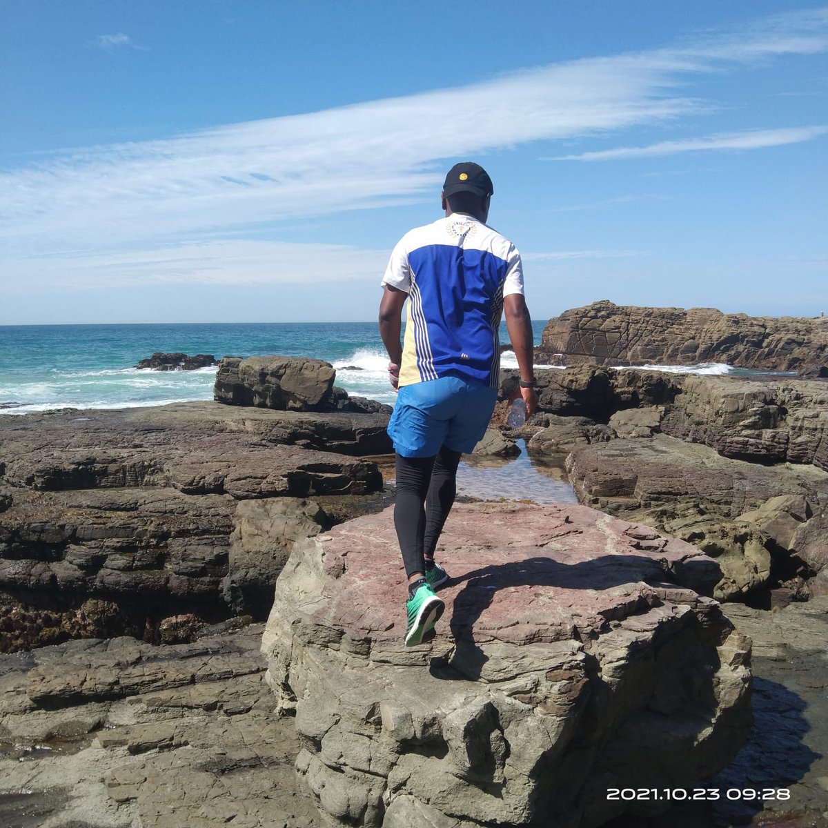_simplysim's tweet photo. Haga-Haga to Crawfords (Chintsa) Beach Trail Challenge done. #17kms #H2C 🌊🏃🏾‍♂️ https://t.co/Csa7eaJzWz