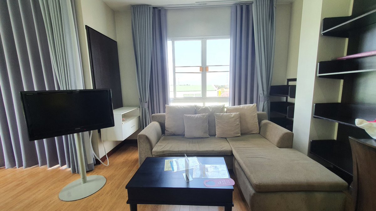 Kusanz111's tweet image. เอาปากกามาวง ตรงไหนที่ไม่คุ้ม 
โรงแรม เจ ปาร์คตรงแยกบายบาสชลบุรี ด้วยห้องขนาดนี้ ภายใน รร. เราสามารถใช้ สระว่ายน้ำ
ฟิสเนสใหม่วิ้ง
และออนเซนได้  ฟรี 
ที่พัก 1 คืน ในราคา 588 บาท จองผ่าน เราเที่ยวด้วยกัน ไปกะเพื่อน 2 คน หารคนละไม่ถึง 300 ถูกกว่าโฮสเทลอีก แค่ไปแช่ออนเซน ก็คุ้มแล้ว