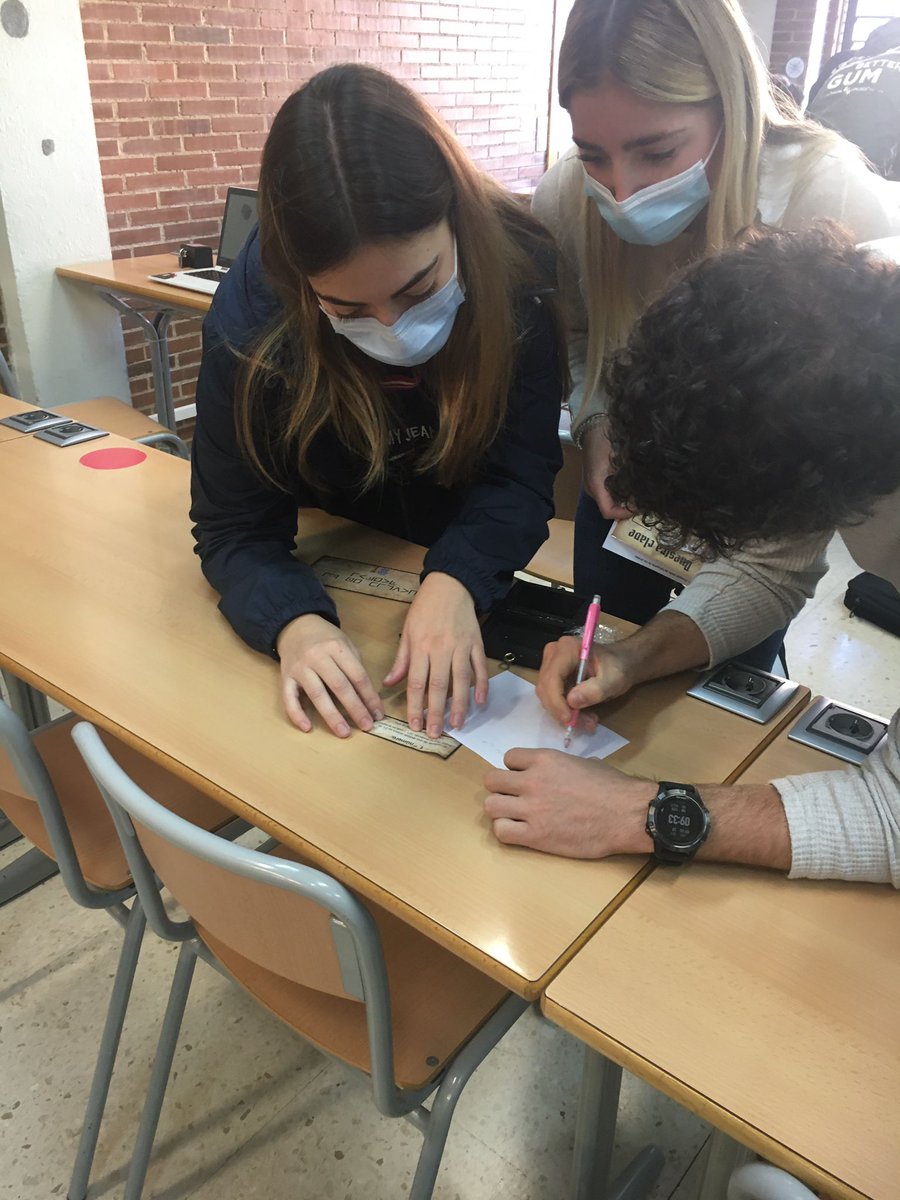 KaelricVordaine's tweet photo. Mañana de misterios, tesoros y TIC en el taller de @Pe_xyz para la asignatura TIC en el aula del  Máster Universitario InnovaTE. ¡Emocionante! @fdz_rocio @GomGarSol @puigandres76 @UCV_svm https://t.co/Ih8bvzu1fM