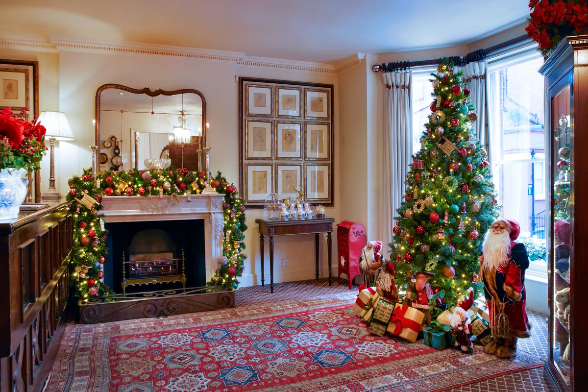 We realise it is only October, but those Christmas bookings are coming in already!
Come and join us for the special Christmas we all missed last year. This year our Christmas installation will be arriving on the 9th of November bigger and better than ever!
.
.
#christmas #london