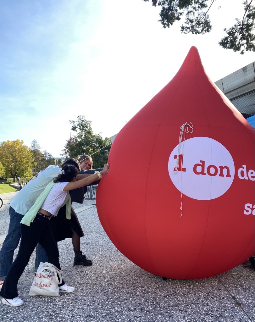 EFS_dondesang's tweet photo. On est de retour dans vos facs, campus et on ADORE vous retrouver ! 🥰
Entre 2 cours, à la pause dej, et même pendant vos vacances, rejoignez-nous vite. https://t.co/pqa4UQ8b7z 🤍 https://t.co/5Jm6aYfFoo