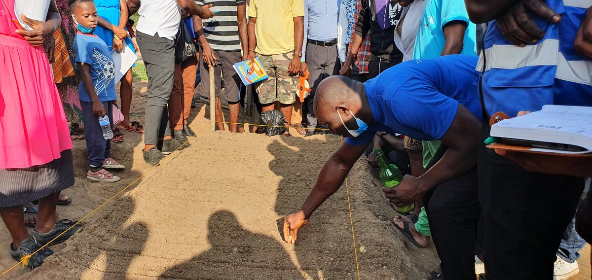 Bayefgh's tweet photo. Participants of the Bakpa #AgriSeminar undergoing a practical session in Nursery under the Vegetable production module. #YouthInAgric @IFAD #BaYEF https://t.co/jm9rmUQJLO