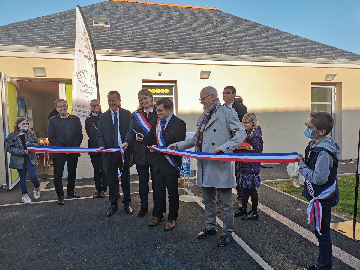 StephPiednoir's tweet photo. Ce matin à Cheviré-le-Rouge, commune déléguée de @baugeenanjou, pour l'inauguration de l'ensemble périscolaire. Une réalisation intelligente qui sera appréciée de tous ! https://t.co/D2TpnPYGCg