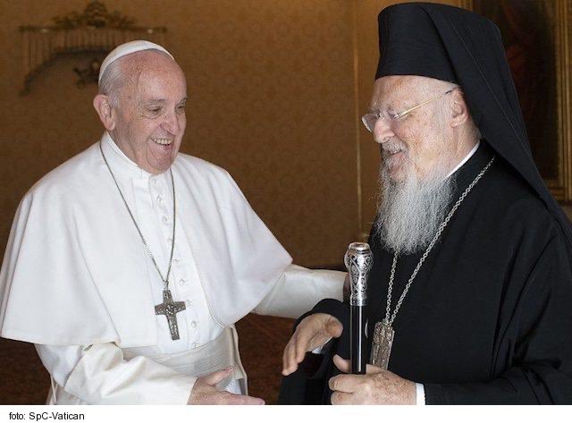TKKBS's tweet photo. Pápež zablahoželal ekumenickému patriarchovi k 30. výročiu zvolenia https://t.co/rCf0rY63fS #ekumena #frantisek https://t.co/cxAXHh8xus