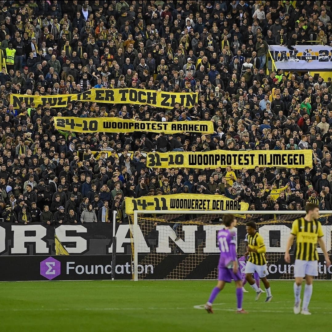 ROODarnhem's tweet photo. Wij roepen iedereen op om zondag te komen. Maar vergeet ook de overige woonprotesten niet. Samen strijden voor betaalbare woningen is het minste wat we kunnen doen!

Oh en hup Vitesse!

@woonprotest026 
@woonprotest024 
@woonverzet 
@woproutrecht 
@woonstrijd https://t.co/c5J4NE6B3R