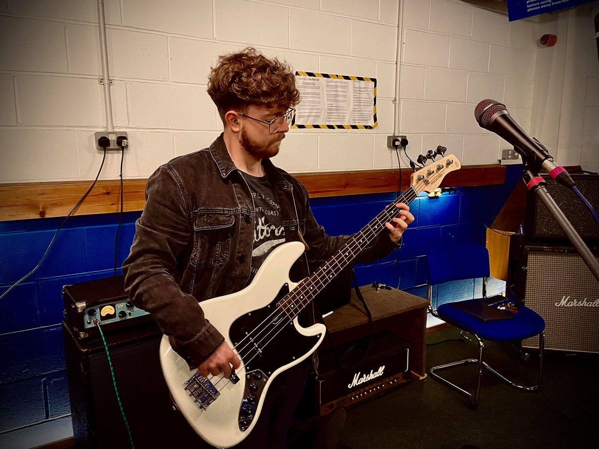 Jakelweller's tweet photo. We had band practise yesterday!🎤🎸🥁
Lot's of fun all around as always, working out making our sound crisp and tight so we can make plans for live performances for you guys!🎼 
#album #albumlaunch #music #localmusic #newsingle #newrelease #bandpractice #band #practice https://t.co/q3Px9AzbUd