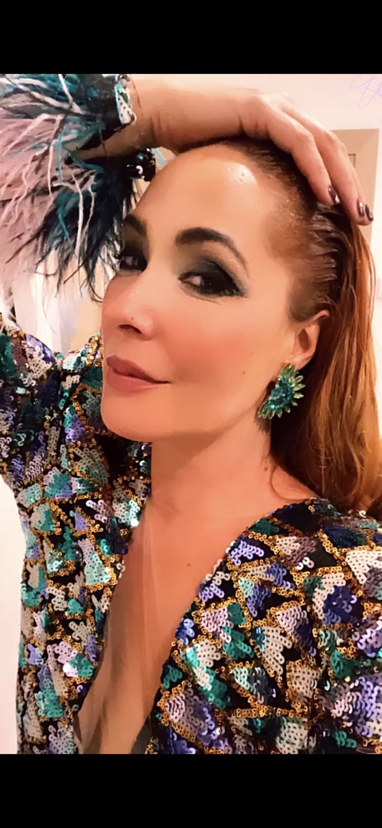 RosarioMohedano's tweet photo. @Perevalenciano insuperable los premios #PremiosAquiTV @AquiTelevision ♥️
Gracias 
Vestido de #andrewpocrid 
Complementos @_LasMellis_ https://t.co/h7KIRVvtKI
