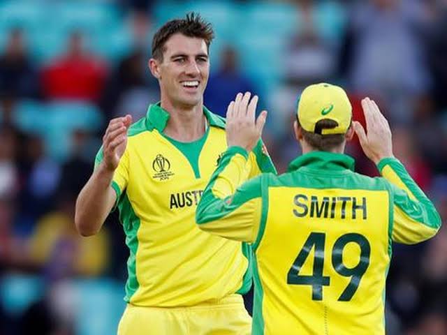 cricketcentral's tweet photo. GONE! Cummins slows one up a little and Klaasen slices it straight to Steve Smith. South Africa 4-46 after 8 overs #T20WorldCup #Cricket #AUSvSA https://t.co/55ZXXnT9VC