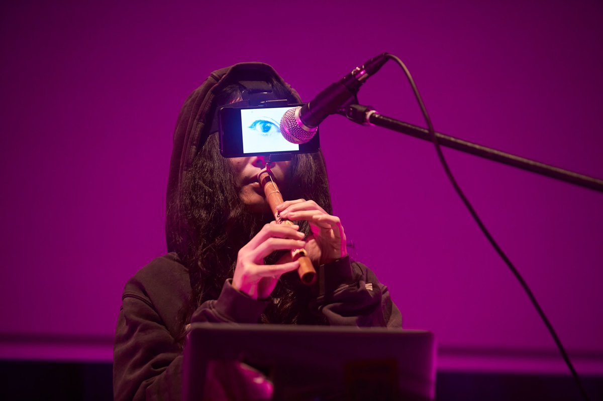 LaCasaEncendida's tweet photo. En su debut en España #Sabiwa inauguró el festival @shemakesnoise ,  Ziúr @ziurinhell + #SlimSoledad 🦋 protagonizaron la segunda jornada presentando nuevo trabajo 🔌⚡

Colaboran @GIMadrid @SON_EG https://t.co/8ATpDfy3sI