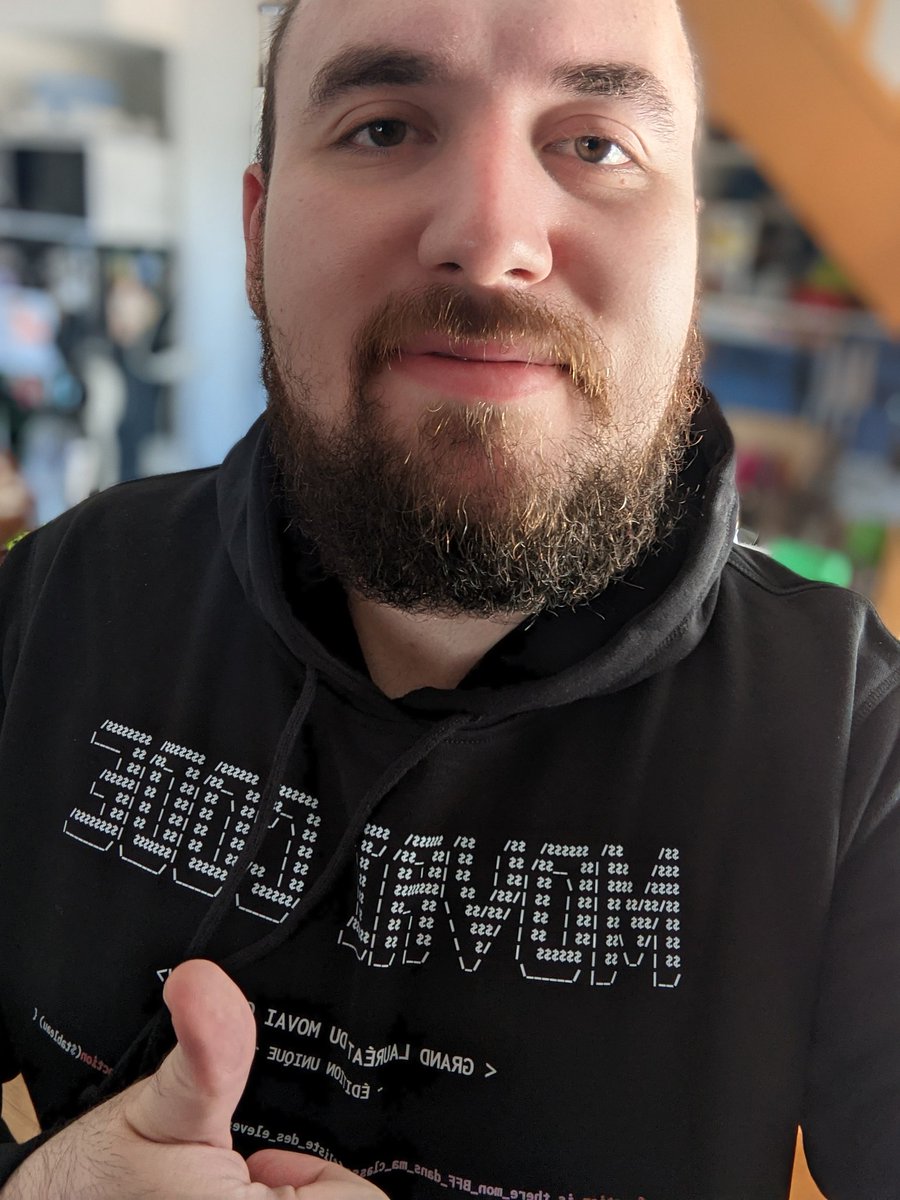 d3cima's tweet image. Je porte fièrement mon sweat de la victoire au #movaicode, et ainsi pouvoir montrer l&apos;œuvre de toute une vie au monde entier! Merci @coddity !