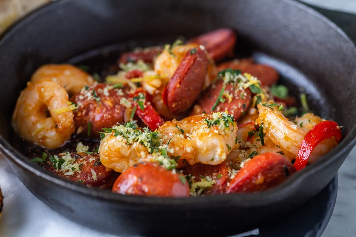 Introducing one of our new starters from the new menu; 

Garlic Prawns &amp; Chorizo - garlic butter, chilli, dipping sourdough 😍

Simple, delicious and a must try!

Book a table and come on down.

#newmenu #garlicprawns #chorizo #simplydelicious #brownsbrasserie #seeyousoon