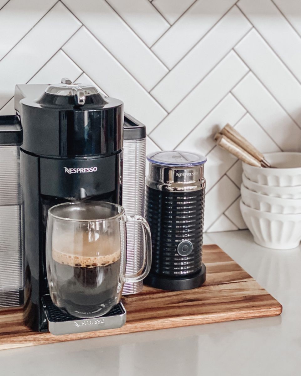 Package sent to <a href="/katabertaring/">Sangaji Kelana</a>

Happy birthday, Aji meong. Nih, bantal kucing (mirip sama lo btw) sama coffee machine, itung-itung buat hadiah housewarming. Enjoy!

P.S. kalo butuh tambahan kecup, tinggal telpon aja.