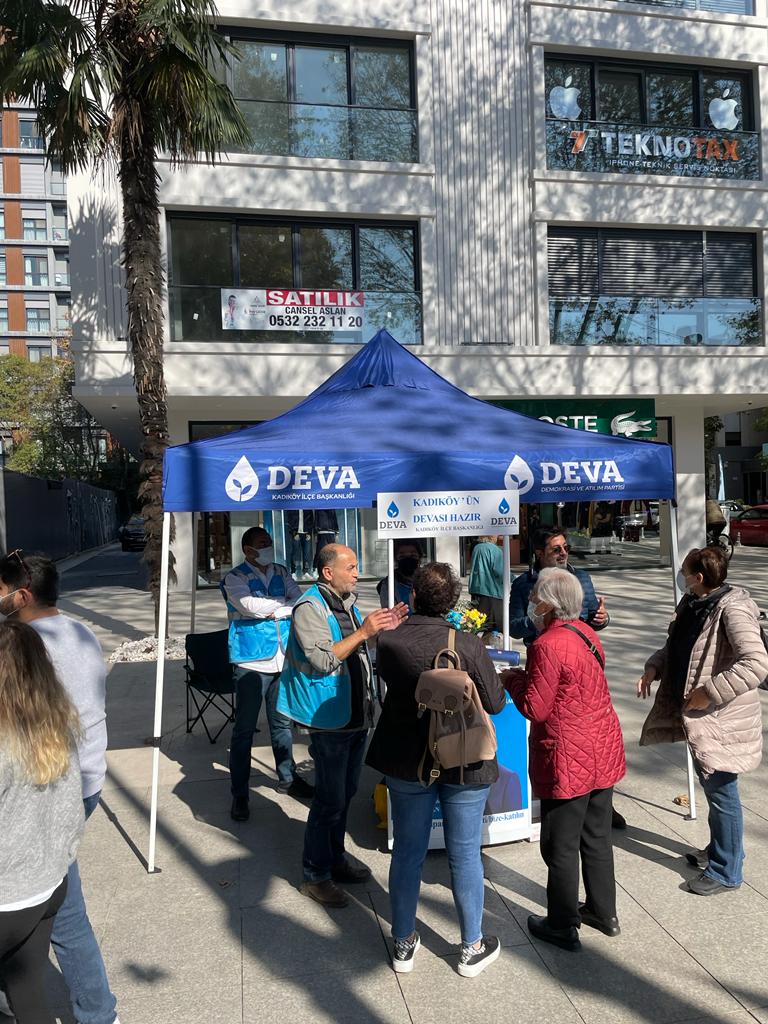 devakadikoy's tweet photo. Güzel ülkemizin tüm insanlarına hakettikleri en iyi yönetimi hep birlikte sağlamak için, Deva Kadıköy olarak Bağdat caddesinde saha çalışmalarında halkımızla birlikteyiz...
@alibabacan
@drerhanerol
#Devapartisi
#devakadikoy https://t.co/7LtsM25o8q