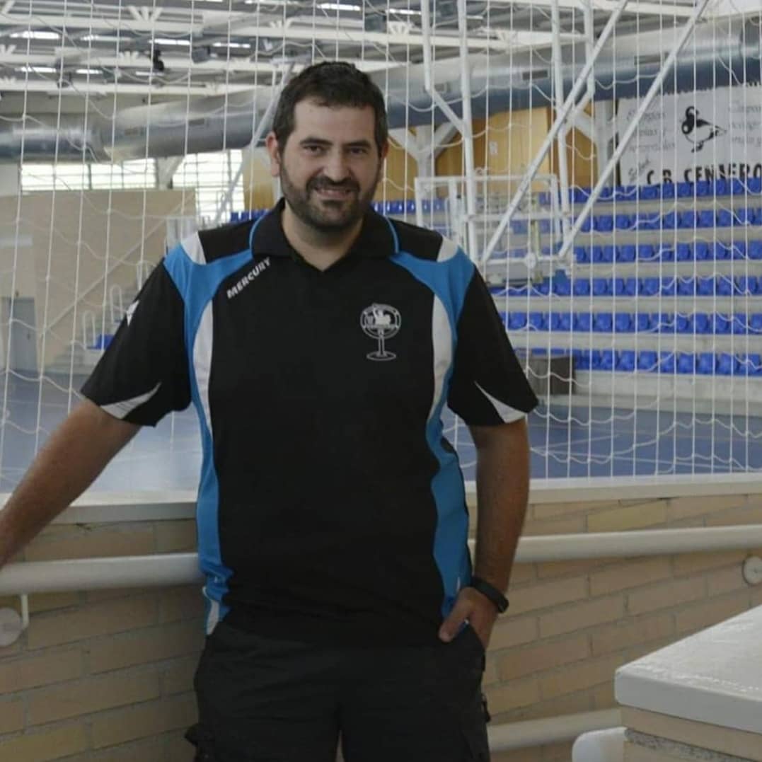 🎖️| ¡HOY! Entrega de la Placa Homenaje a Miguel Ángel Martínez por todos sus años, y su gran labor, al frente de nuestro Club como Presidente. 
¡Se hará a partir de las 17:40h., antes del comienzo del partido del equipo de Primera División, quedáis tod@s invitad@s!
👏🏻⚽️🏀🏆🥇🥈🗽