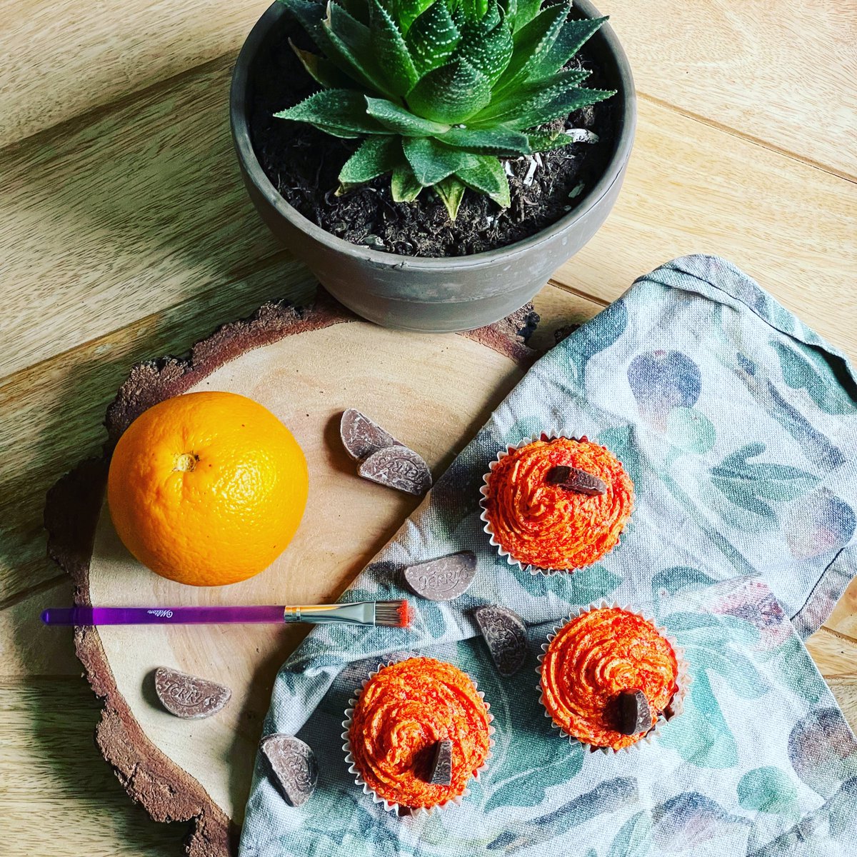 Join me in making these delicious Terry’s chocolate orange cupcakes, recipe in photo description...

YouTube video will follow soon bit.ly/3pprt1w…

#terryschocolateorange #cupcakeideas #winterflavours

Enjoy one of winter’s classic flavours…