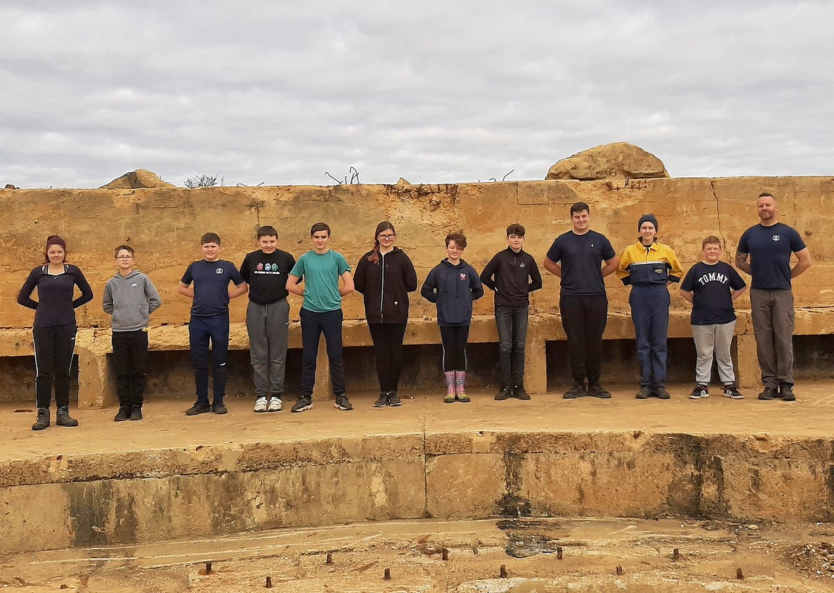 KentPoliceDover's tweet photo. #Dovervpc #heritageteam working hard at #capelbattery today with #youthengagementofficer Mark Ball @NationalVPC @HeritageCrime https://t.co/2FrOD7jTqG