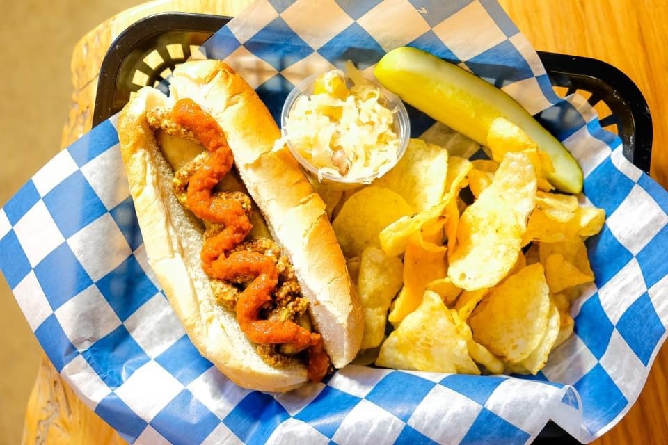 Basket of perfection! 😍🌭

✔️ Dine in
✔️ Take out
✔️ @omahalocodelivery!

📷: @yumomaha

#rathskellerbierhaus #rathskelleromaha #omahaeats #blackstonedistrict #blackstoneomaha #blackstoneats #weekendvibes #localomahadelivery #prost