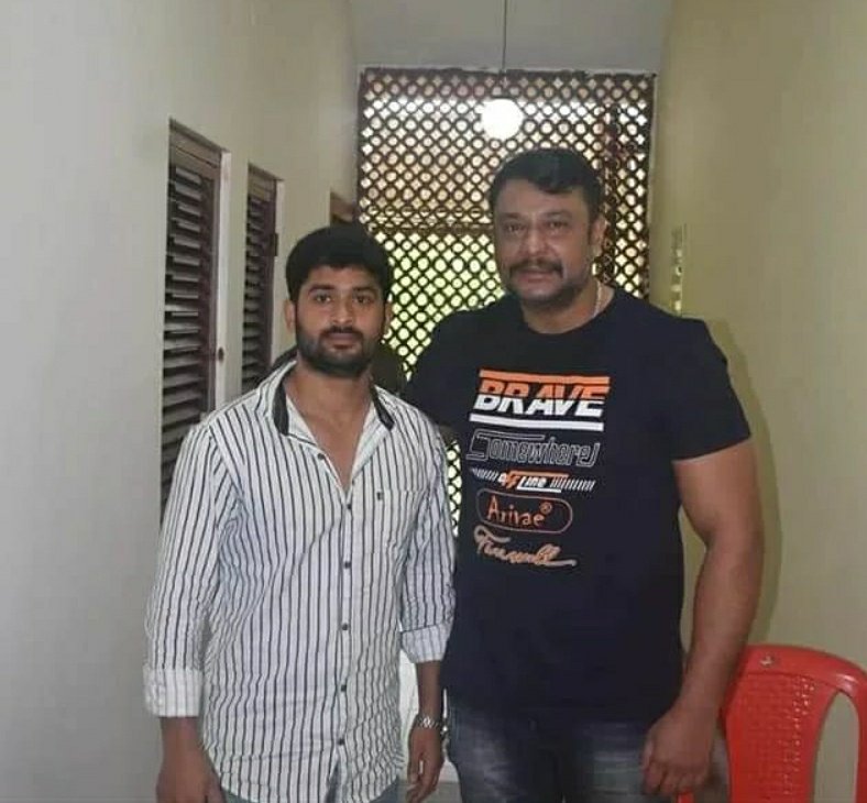 AbhiDBoss_7999's tweet photo. TODAY'S EXCLUSIVE PIC
@dasadarshan 👑
#KrantiBegins #Kranti #KrantiPanIndia #ಕ್ರಾಂತಿ #D55 
#DBoss #RVMN #Darshan  #DarshanThoogudeepaShrinivas
#KrantiMuhurtha #BOSSOFSANDALWOOD #Belur https://t.co/D5XnrsgYVr
